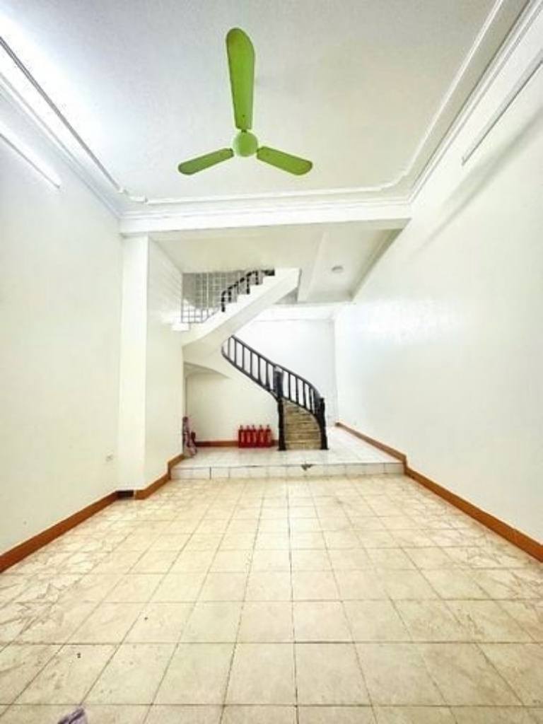 Cho thuê nhà ngõ ô tô Hoàng Văn Thái, Thanh Xuân 4 tầng x 50m2, 4 ngủ, 16 Triệu - Ảnh chính